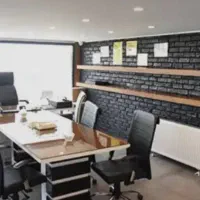 همکار خانوم(مسئول دفتر )