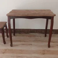 عدد میز عسلی و یک عدد صندلی و یک آیینه آرایشگاه
