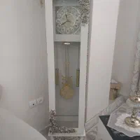 ساعت ایستاده سفید
