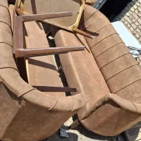 مبل۷نفره بهمراه دوتا میز تمیز برای استفاده در باغ