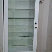 ویترین کاملا نو برای وسایل دکوری و سیسمونی