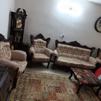 مبلمان سلطنتی به همراه ساعت ایستاده