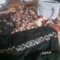دوتا مانتو یه کیف دوتا روسری در حد نو یبار پوشیدهه