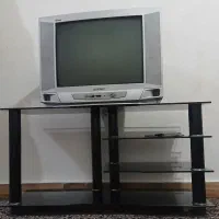 تلوزیون و میز تلوزیون