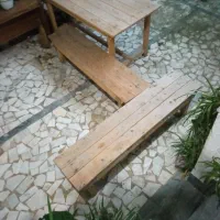 میز ونیمکت چوبی بسیار محکم وسفارشی