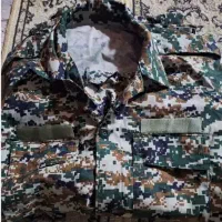 دست لباس دیجیتال سبز
