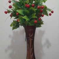 گلدان همراه با گل