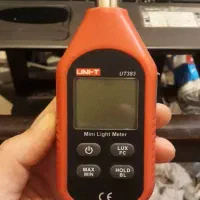لوکس متر UNI-T