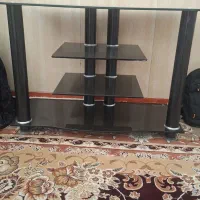 میز تلویزیون شیشه ای درحد نو ۵۰۰هزار