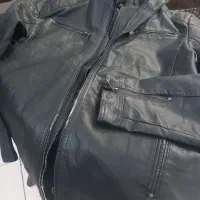 کاپشن چرم اکبند دوکاره همراه با کلاه فقط۳تومن