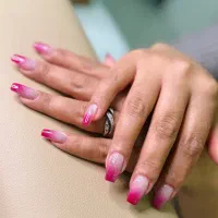 ارائه خدمات ناخن