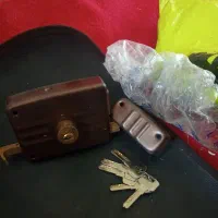 قفل درب حیاط