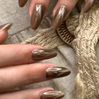 استخدام ناخن کار ، مژه کار حرفه‌ای و رنگ و مش