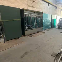 کارگر ساده برای شیشه بری