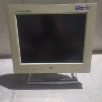 کامپیوتر و مقداری لوازم خانگی