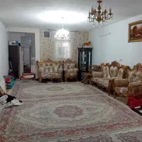 خانه ویلایی ۱۰۰ متری دارای مغازه