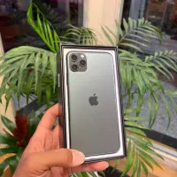 آیفون ۱۱ پرومکس ۲۵۶ گیگ zaa خیلی تمیز و نو