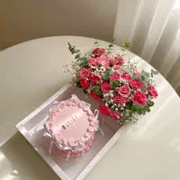 باکس گل و کیک یه هدیه ارزشمند