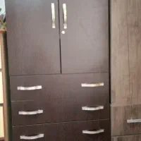 یک عددکمد باچهارکشووجای آویز