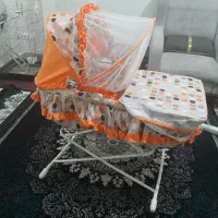 تخت کنارمادر