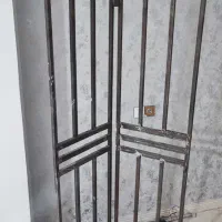درب چوبی و حفاظ کرکره ای سنگین و محکم آهنی