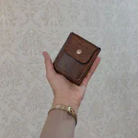 جاکارتی و کیف پول چرم مینیمال