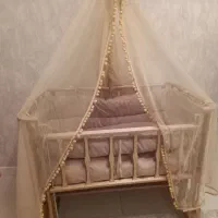 گهوار تخت کنار مادر