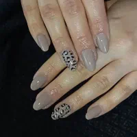 کاشت ناخن فقط 350 تومن