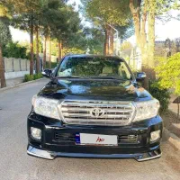 لندکروزv8