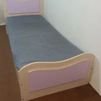 تخت وکمدنوجوان
