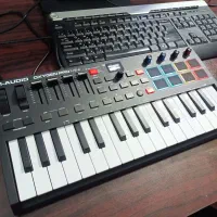 میدی کنترلر M audio oxygen pro mini