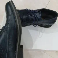 کفش چرم اصل پسرانه سورمه ای در حد نو