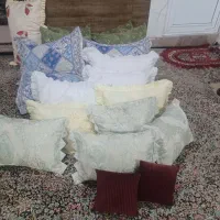 چند عدد بالشت