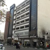 ۲۲۰ متر تجاری در میدان انقلاب