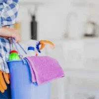 انحام کارهای منزل(نظافت وآشپزی)