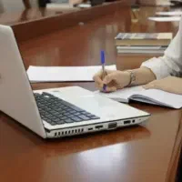 آموزش خانم برای دفتر پیشخوان