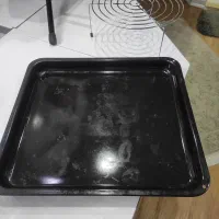 سینی تو فر و دو عدد سه پایه فلزی