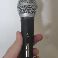 میکروفون Shure SM58 همراه با جعبه / پایه میکروفون