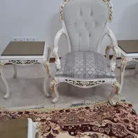 مبل همراه با یک عدد جلو مبلی و 2 عدد عسلی