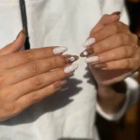 کاور ناخن و کاشت ژلیش ناخن تخفیف ویژه ۱۱ در صدرا-فارس، فاز ۱، خ تندر