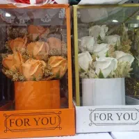 باکس گل کادویی شیشه ای