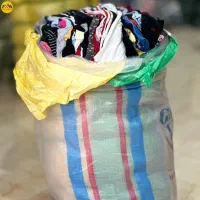 مقداری لباس در حد نو