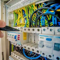 برقکار رفع اتصالی برق کار ساختمان برقکاری صنعتی