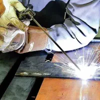 جوشکار ماه. و نیمه ماهر کار ساده وفنی