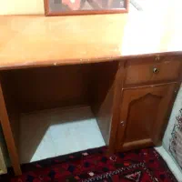 میز تحریر و مطالعه دوعدد شکل و اندازه هم