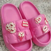 دمپایی صورتی