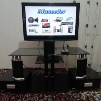 تلویزیون همراه با دیجیتال و میز