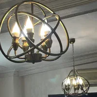 یک‌ جفت لوستر ۵ شاخه و یک لوستر آشپزخانه