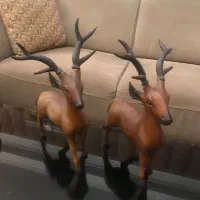 مجسمه چوبی گوزن با چوب خوشرگ و خوشرنگ
