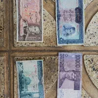 تعدادی اسکناس قدیمی